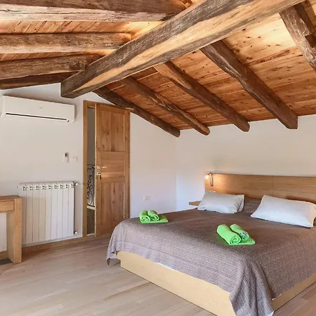 Holiday home Simeanna *