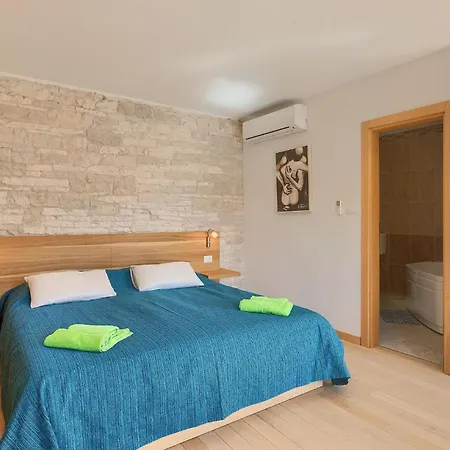 Holiday home Simeanna *